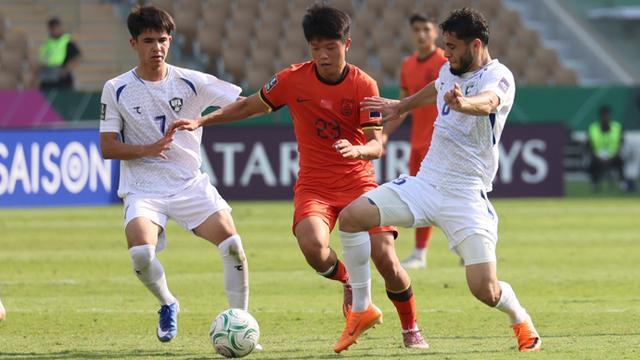 PG模拟器-坐拥四大猛将,海港为何连续三年升级右后卫,这次更以千万级标王价砸向杨希?