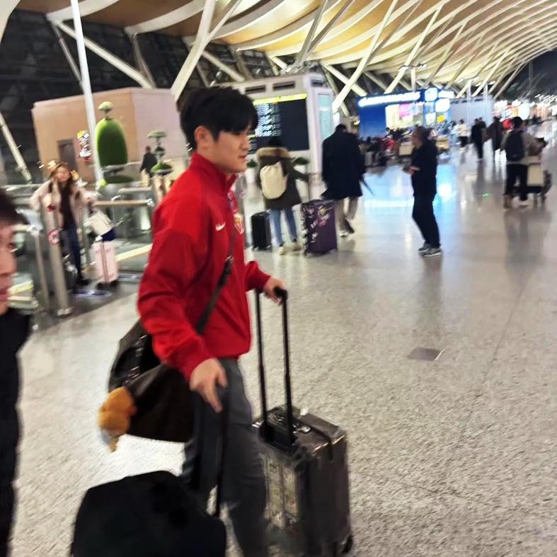 PG电子试玩模拟器-英博寻枪报价24岁边锋!一将离队两将伤病,B队击败东北超选拔队